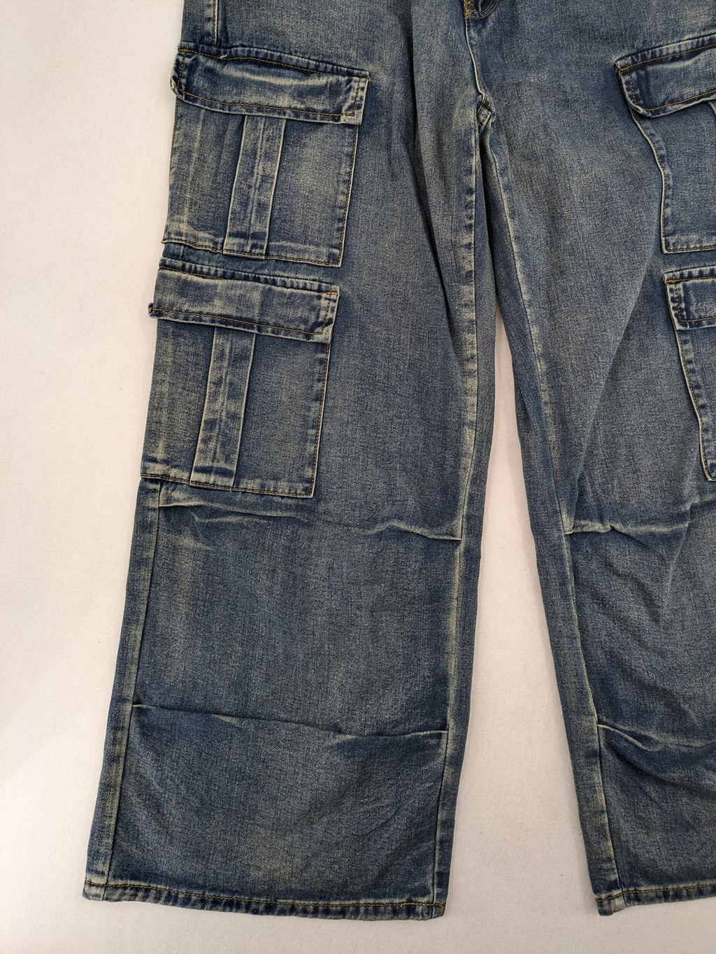 Baggy blue straight jeans wide leg with cargo pockets and elastic waistband.