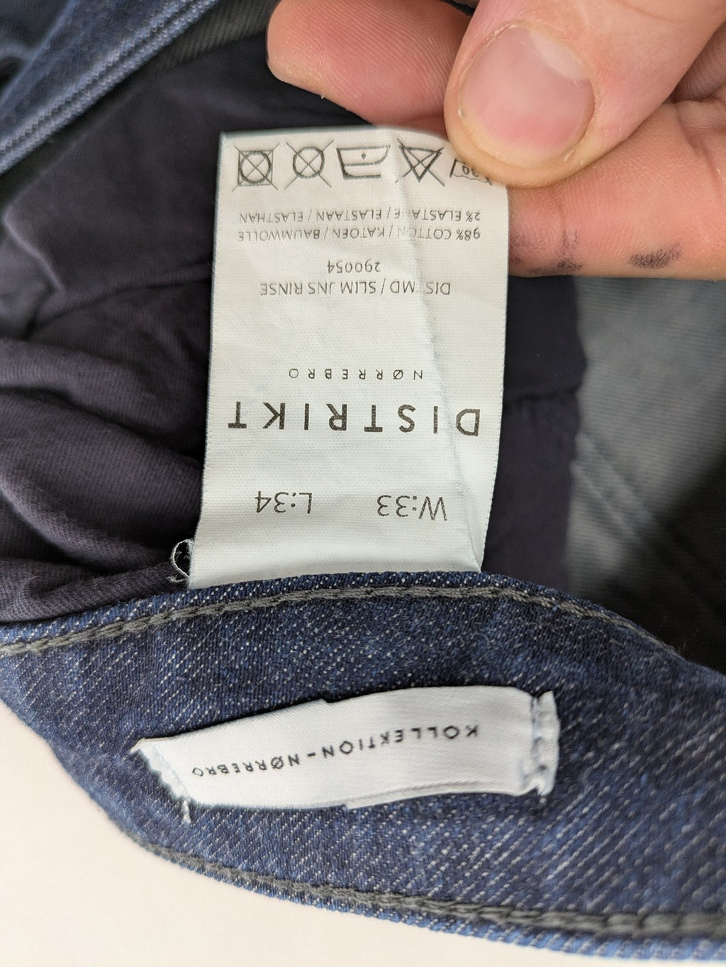 DISTRIKT NØRREBRO blue slim fit jeans with classic rinse wash and stretch denim material.