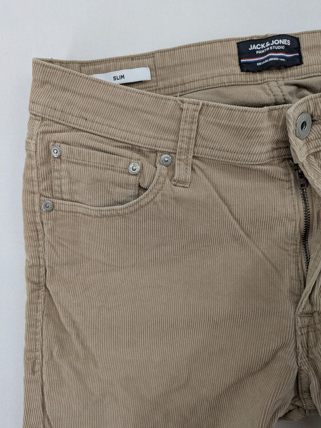 Jack & Jones beige cord pants slim fit 5-pocket design, sturdy material.