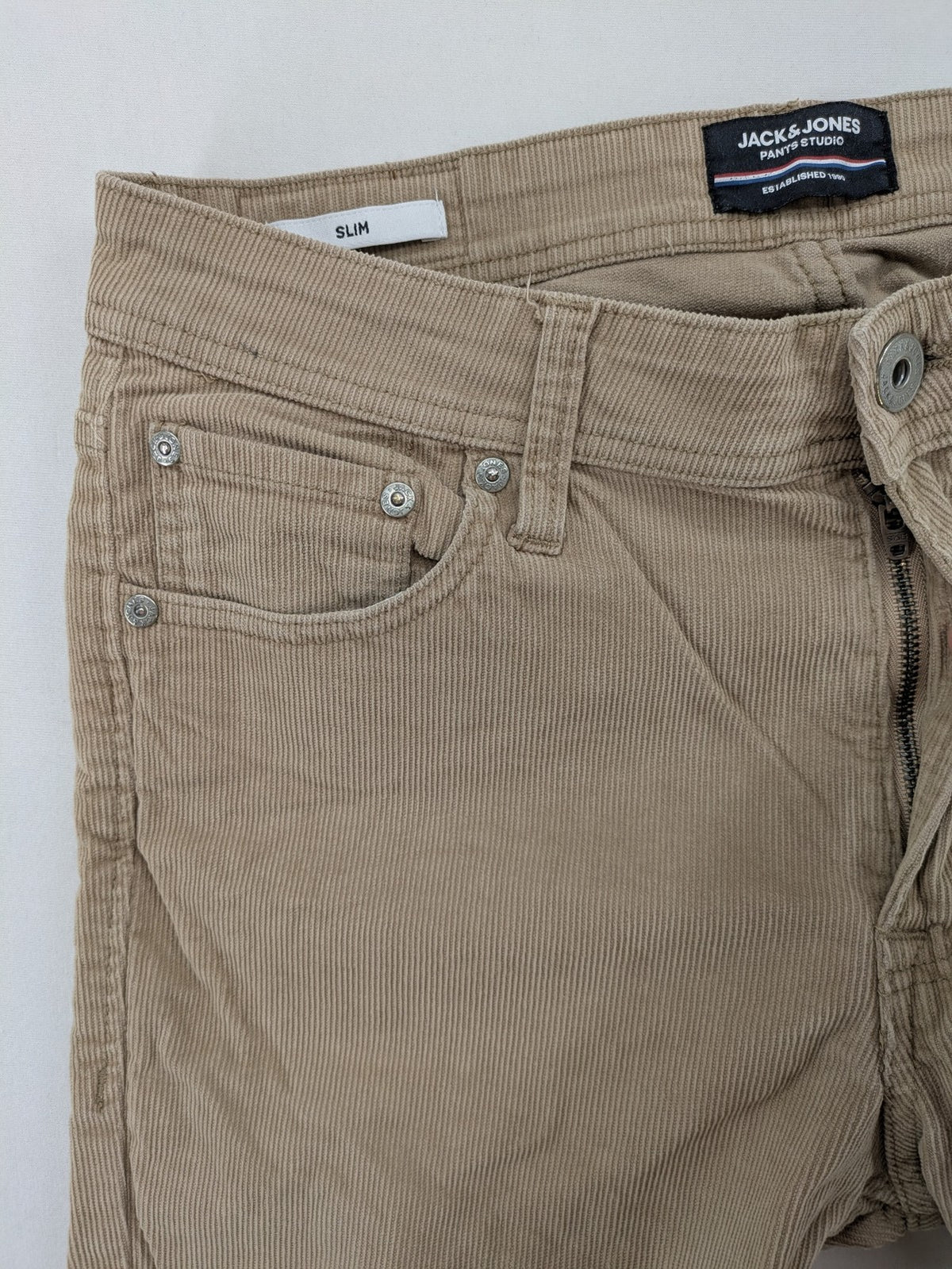 Jack & Jones beige cord pants slim fit 5-pocket design, sturdy material.