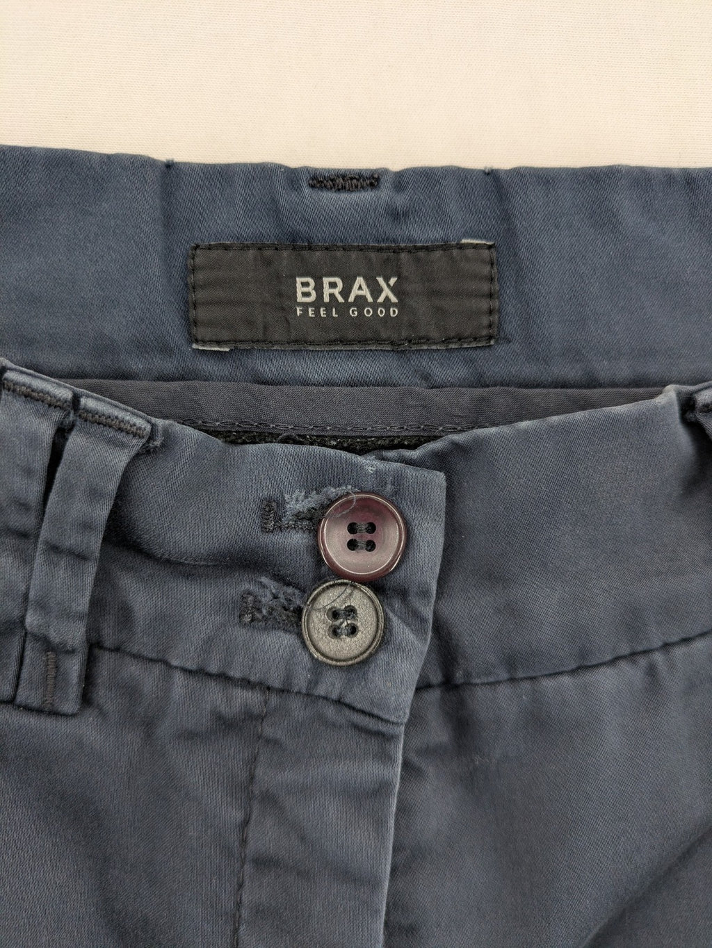 BRAX pink chino pants classic straight leg design with button closure and 4-pocket style.