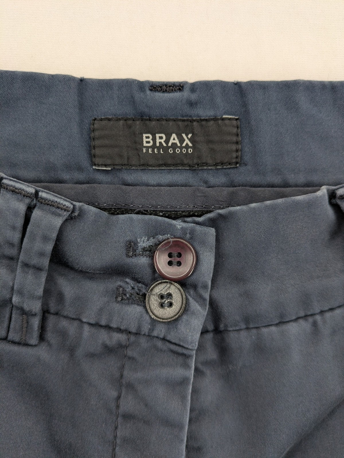BRAX pink chino pants classic straight leg design with button closure and 4-pocket style.