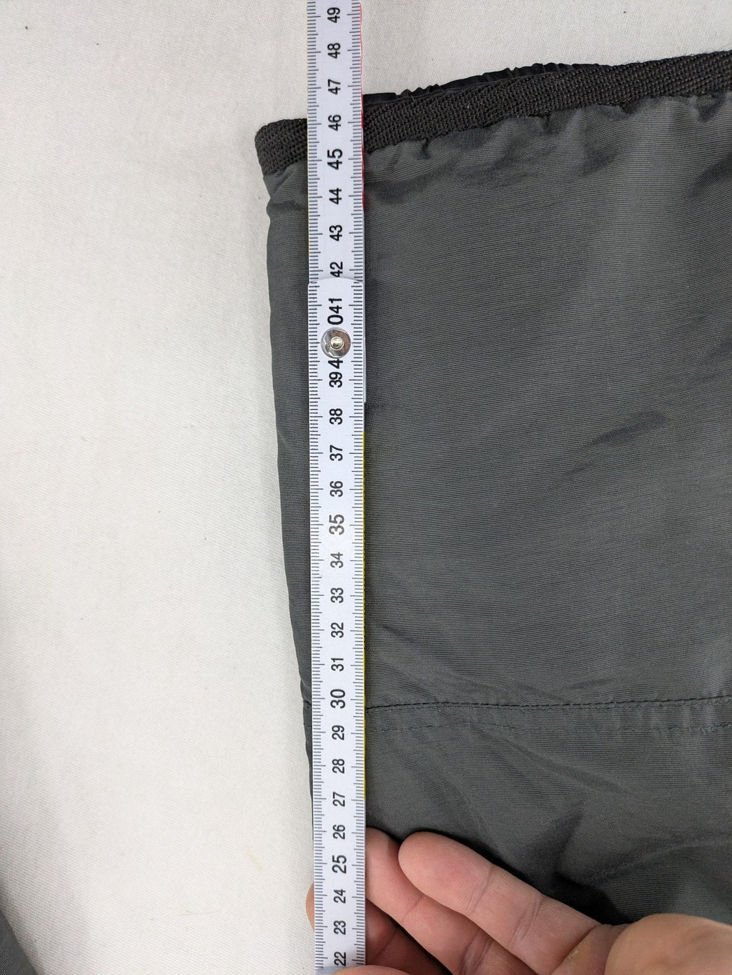 H&M grey snow pants with red accents, adjustable straps, and multiple cargo pockets.