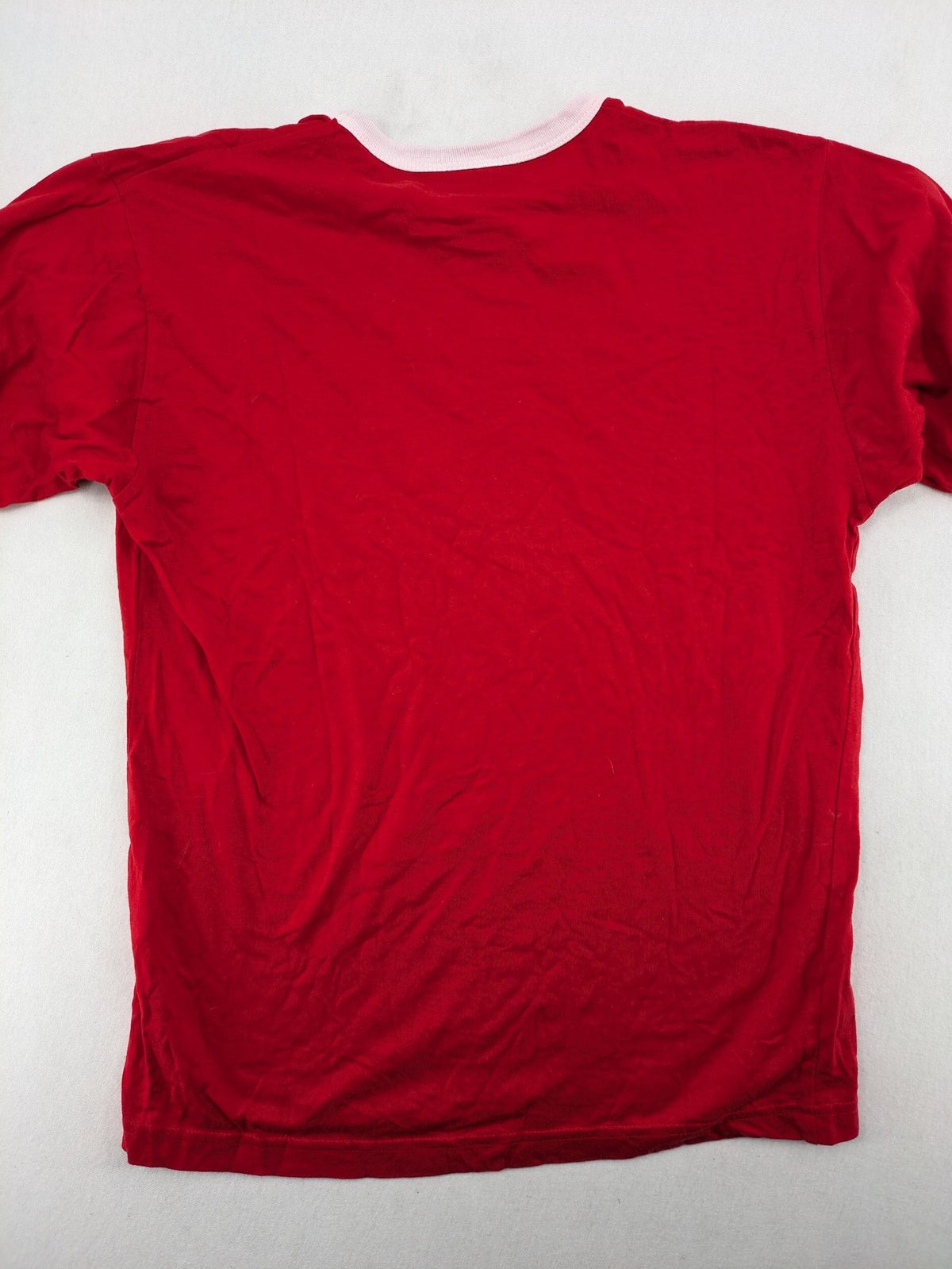 ck red Ringer T-shirt with white collar, "Aufregend.gut" slogan, 100% cotton.