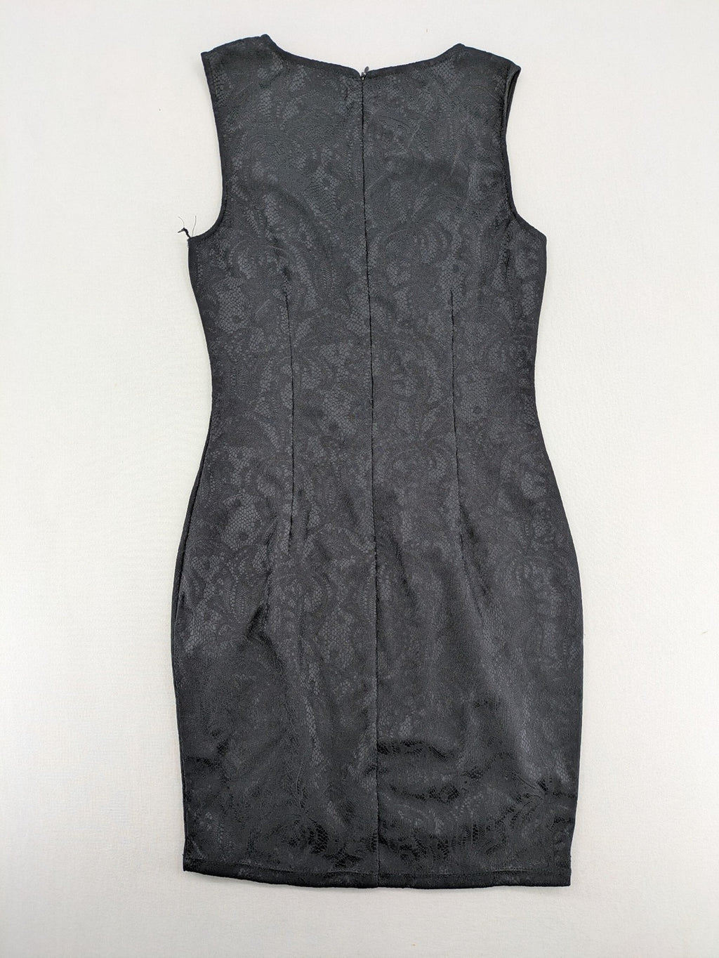 Amisu grey bodycon dress with jacquard pattern and sleeveless design.