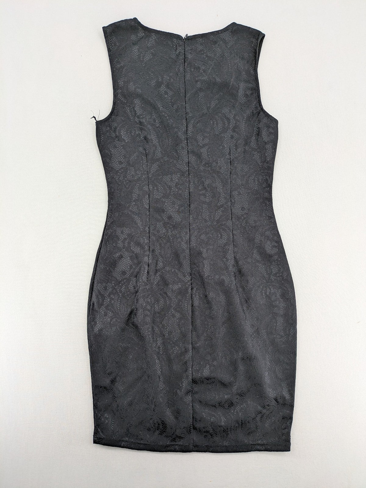 Amisu grey bodycon dress with jacquard pattern and sleeveless design.