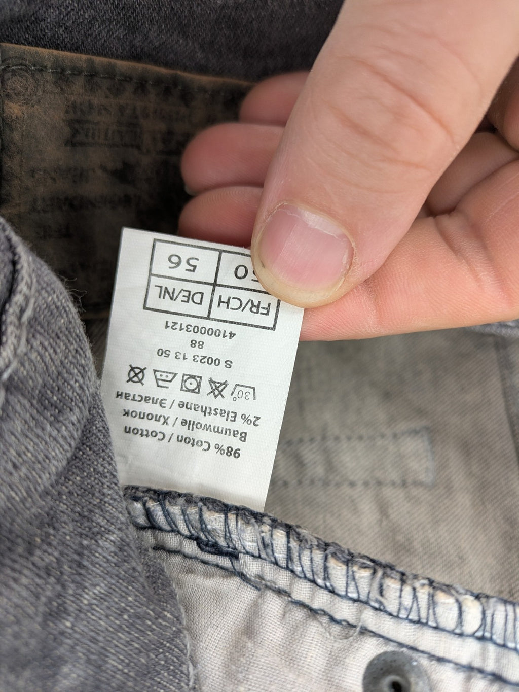 Atlas For Men grey straight jeans 5-pocket design with stretch material for comfort.