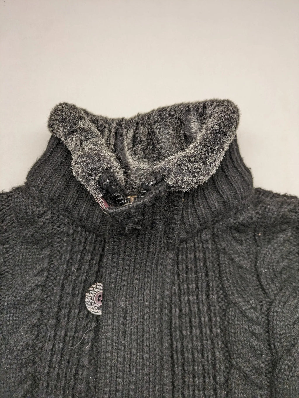 SCD Green grey turtle neck jumper with cable knit pattern and dual closure.