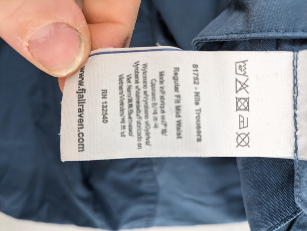 Fjällräven blue trousers G-1000 fabric, regular fit, mid waist, versatile for outdoor activities.