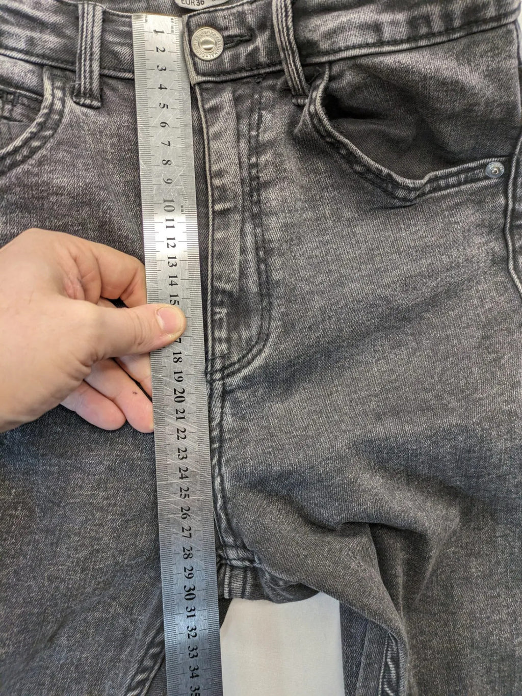 Bershka grey-black skinny jeans high waist acid wash with classic 5-pocket design.