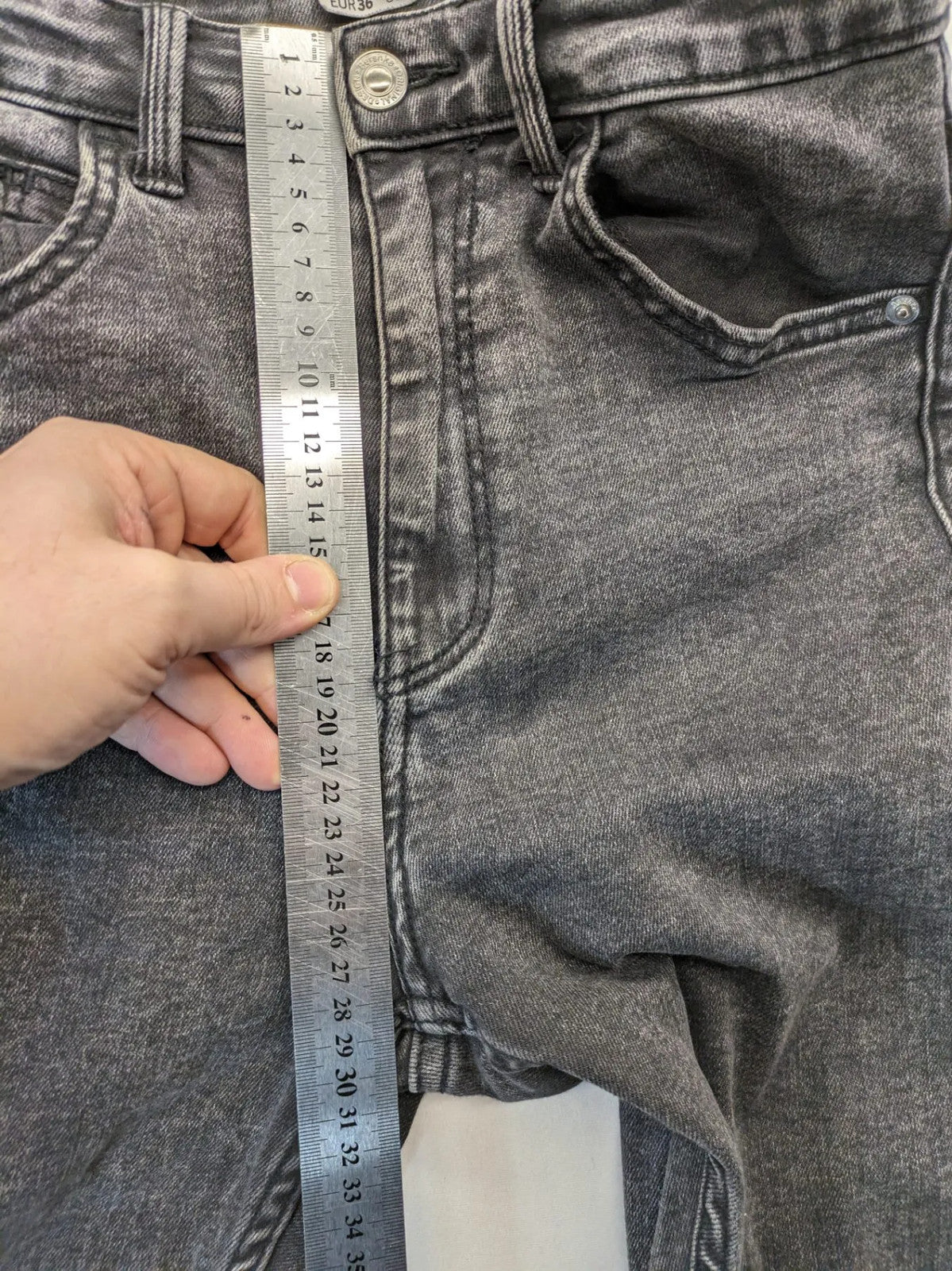 Bershka grey-black skinny jeans high waist acid wash with classic 5-pocket design.