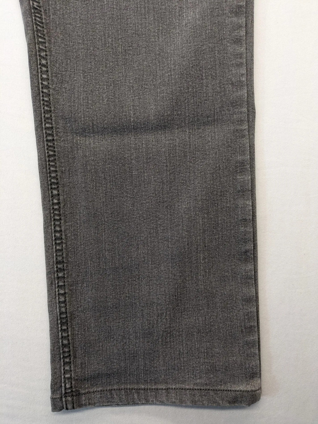 Charles Vögele grey straight leg jeans five-pocket design with zipper, stretch material.