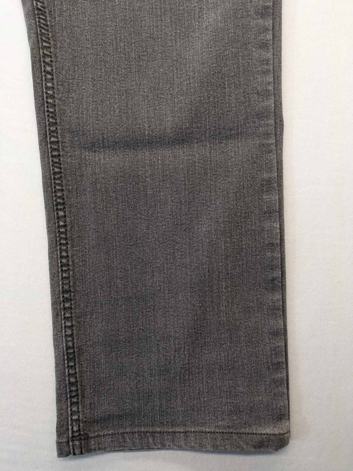 Charles Vögele grey straight leg jeans five-pocket design with zipper, stretch material.