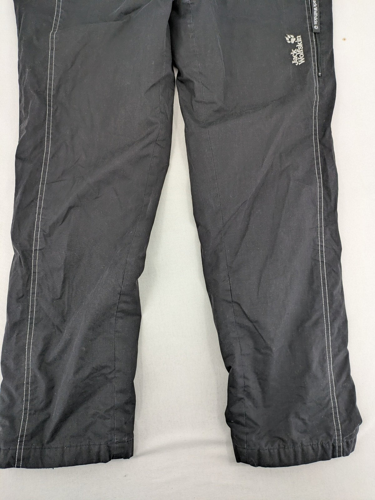 Jack Wolfskin grey outdoor pants with embroidered logo and side zip pocket.