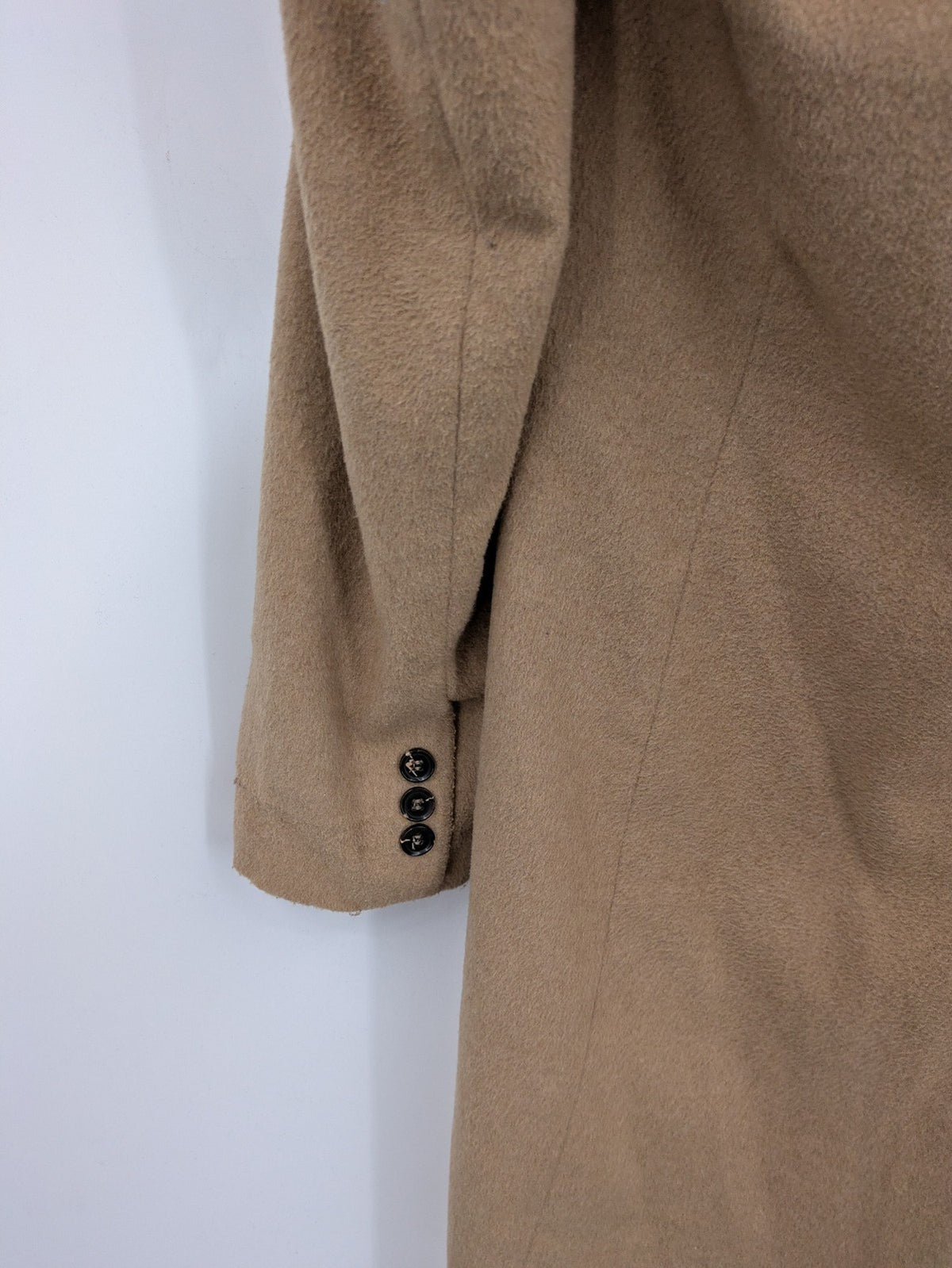 Amisu beige wool jacket single-breasted with lapel collar and two flap pockets.