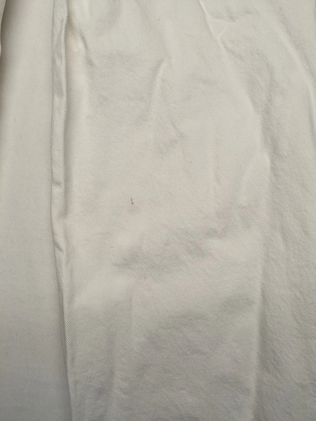 H&M white straight jeans high rise 5-pocket style made from 100% cotton.