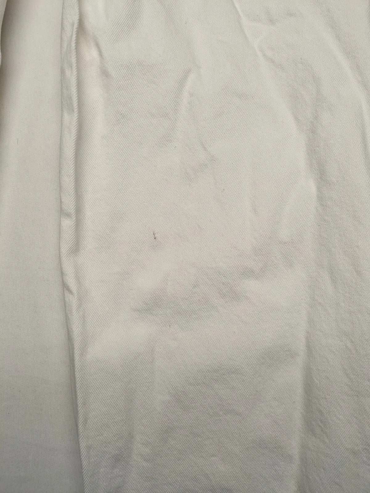H&M white straight jeans high rise 5-pocket style made from 100% cotton.