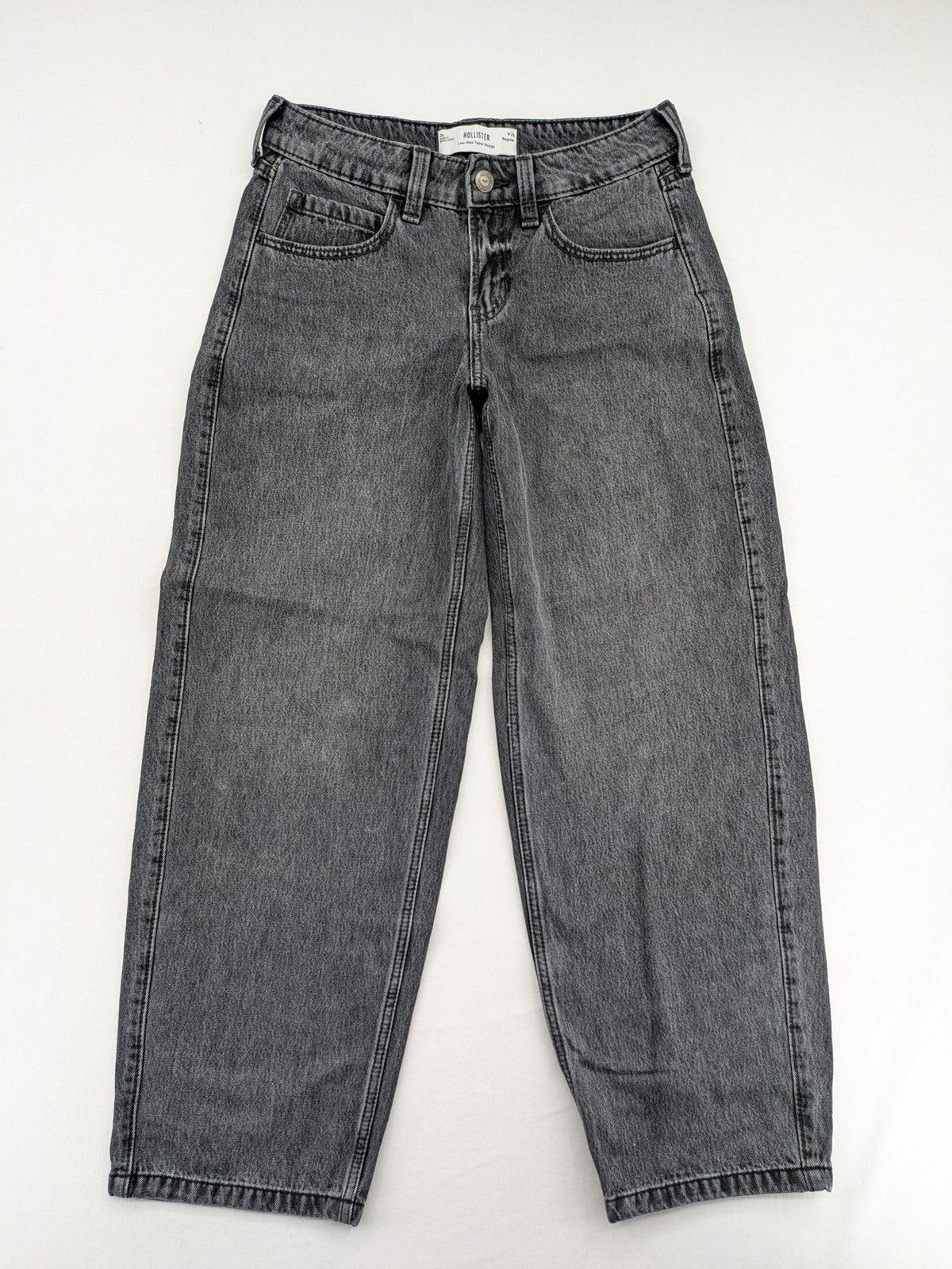 Hollister black tapered baggy jeans classic 5-pocket design with zipper and button closure.