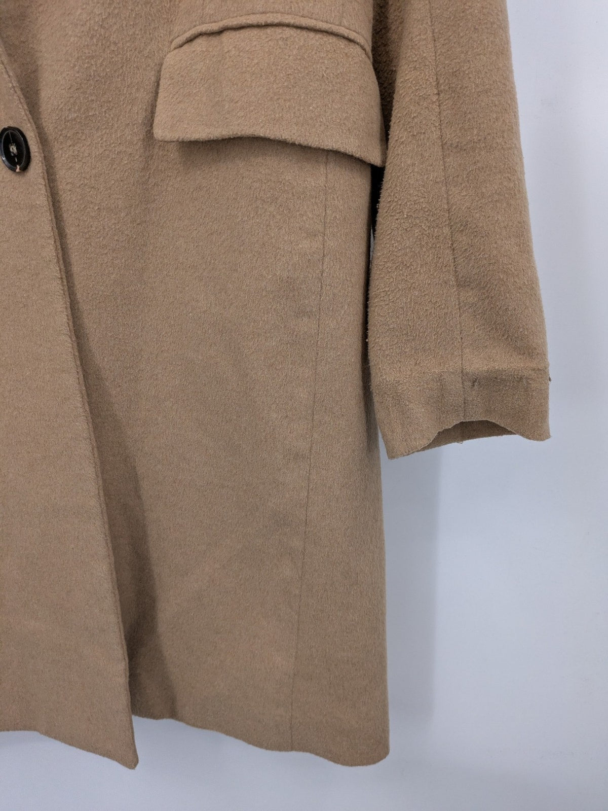 Amisu beige wool jacket single-breasted with lapel collar and two flap pockets.