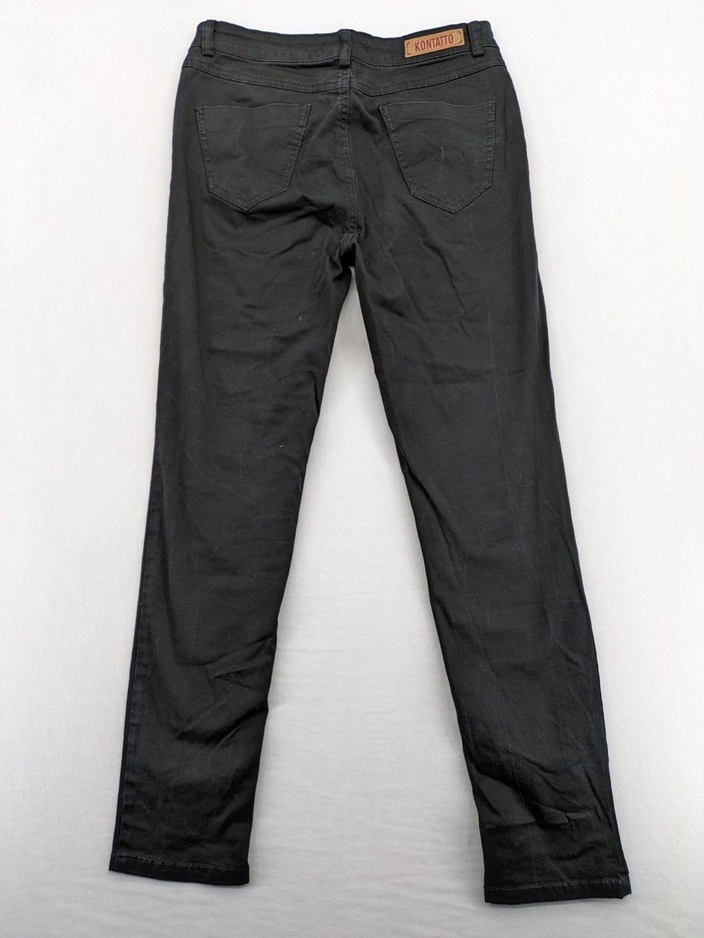 Kontatto pink straight jeans 5-pocket design with stretch material and slim fit.