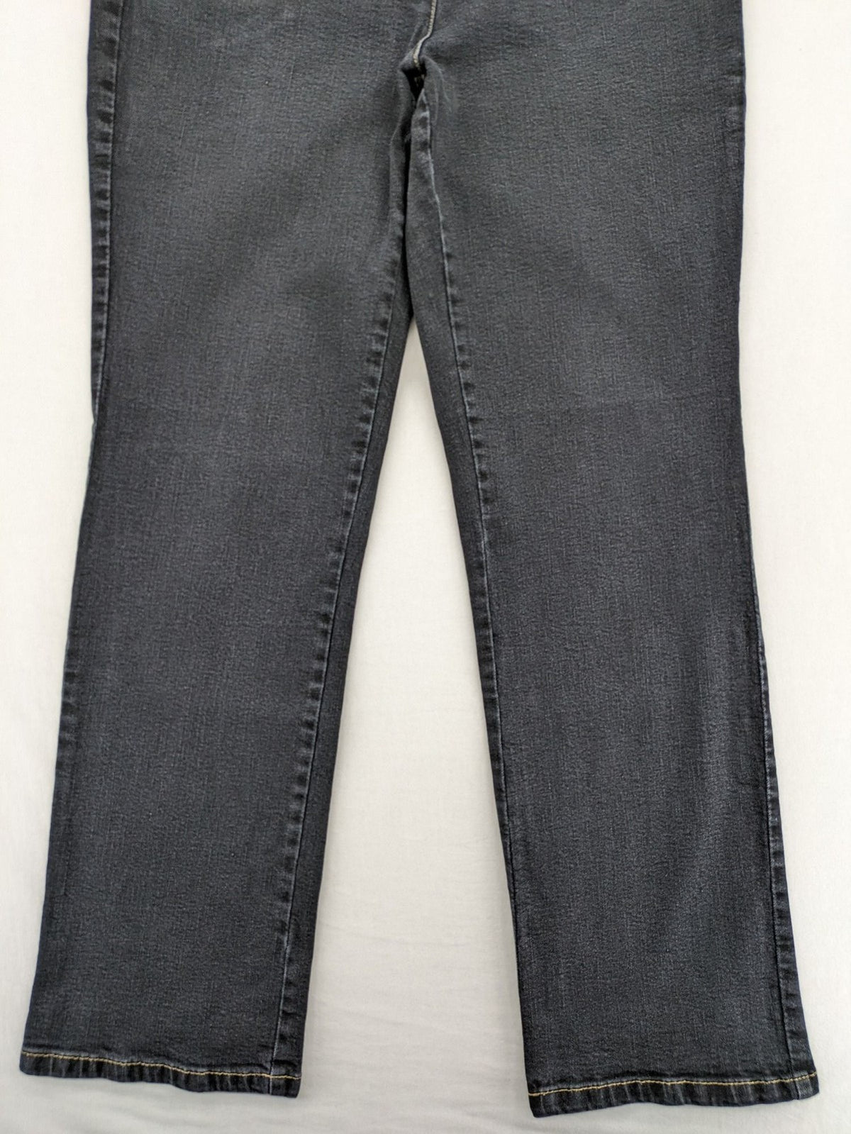 Arizona straight jeans blue with classic 5-pocket design and comfortable stretch fabric.