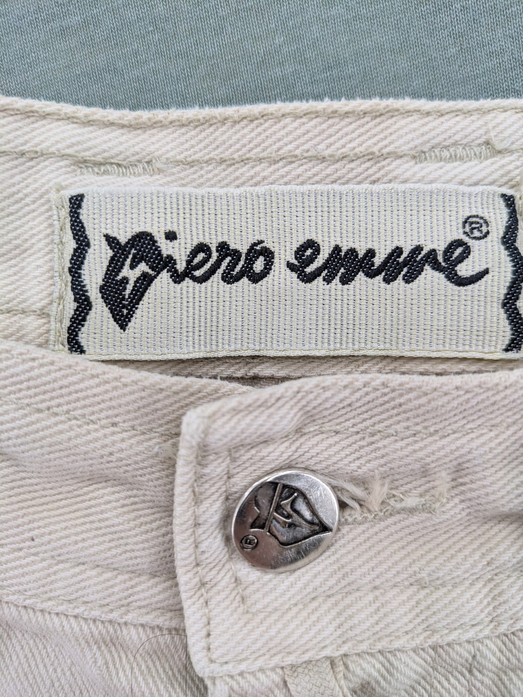 Emme beige jeans shorts size 33 classic 5-pocket design made in Italy cotton.