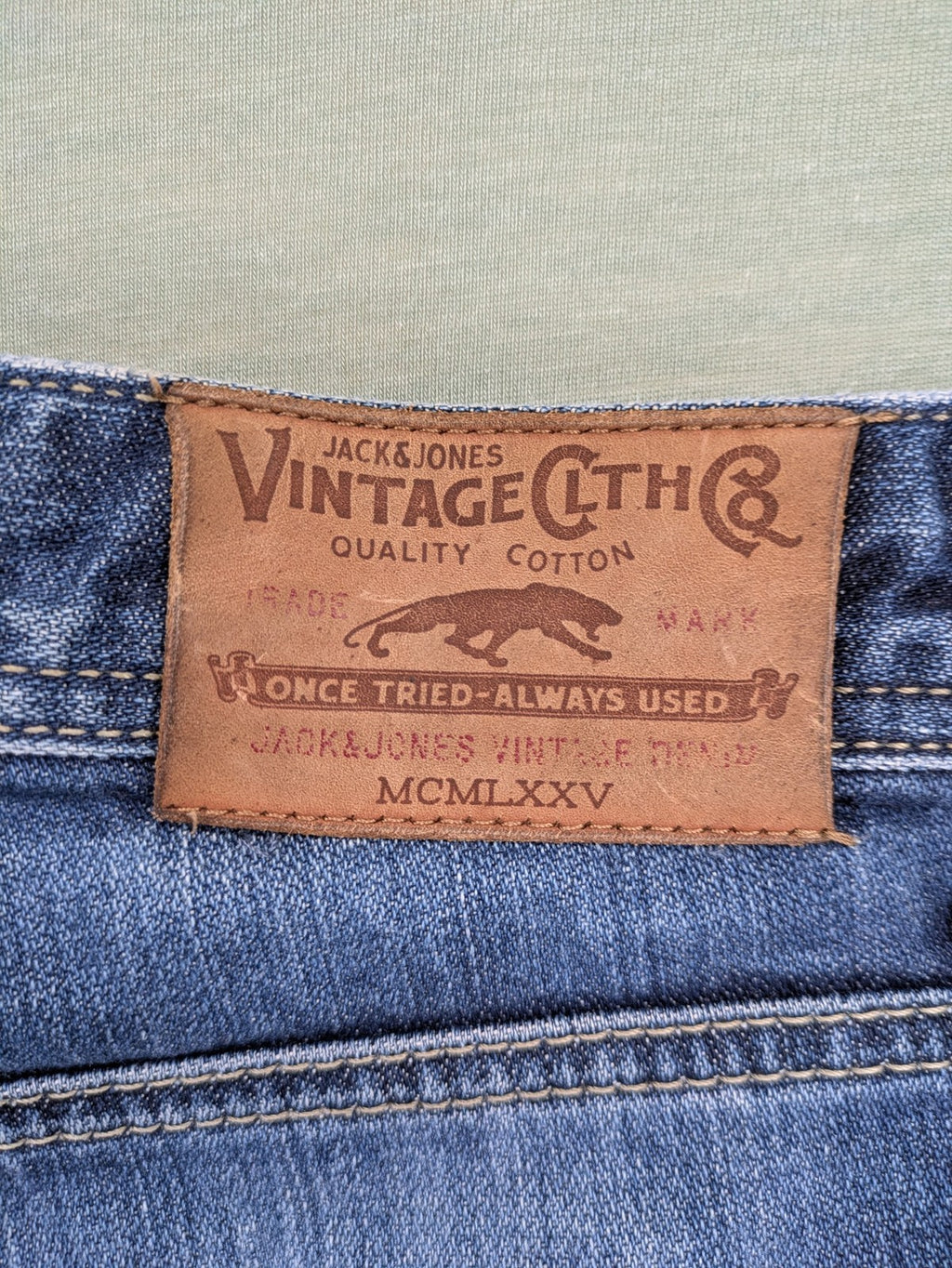 Jack & Jones Vintage blue denim shorts regular fit button fly with used-look details