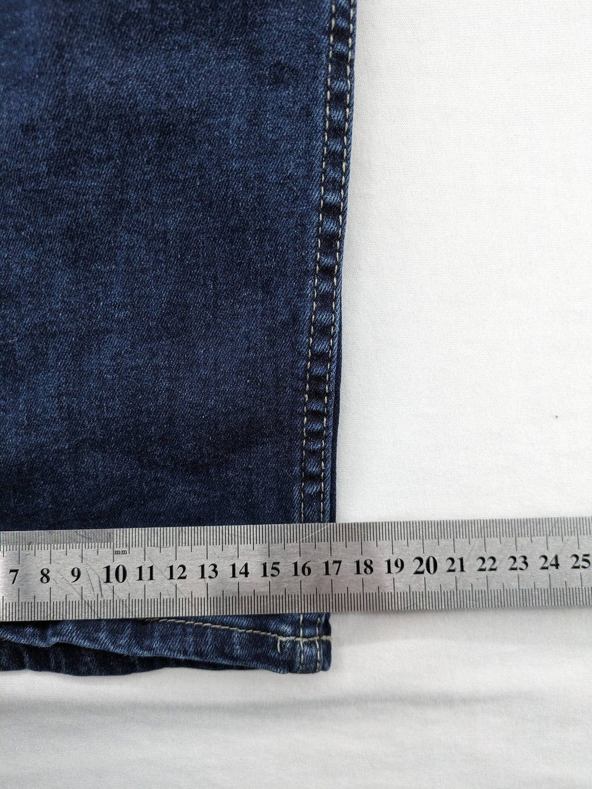 Jack's blue tapered jeans with light wash, 98% cotton, 2% elastane blend.