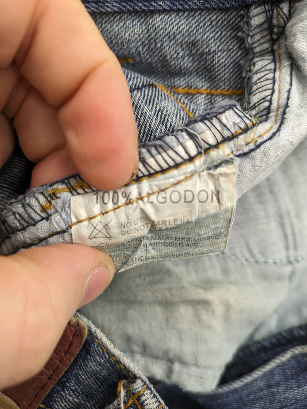 Zuni blue straight jeans 5-pocket design with zipper and decorative rivets.