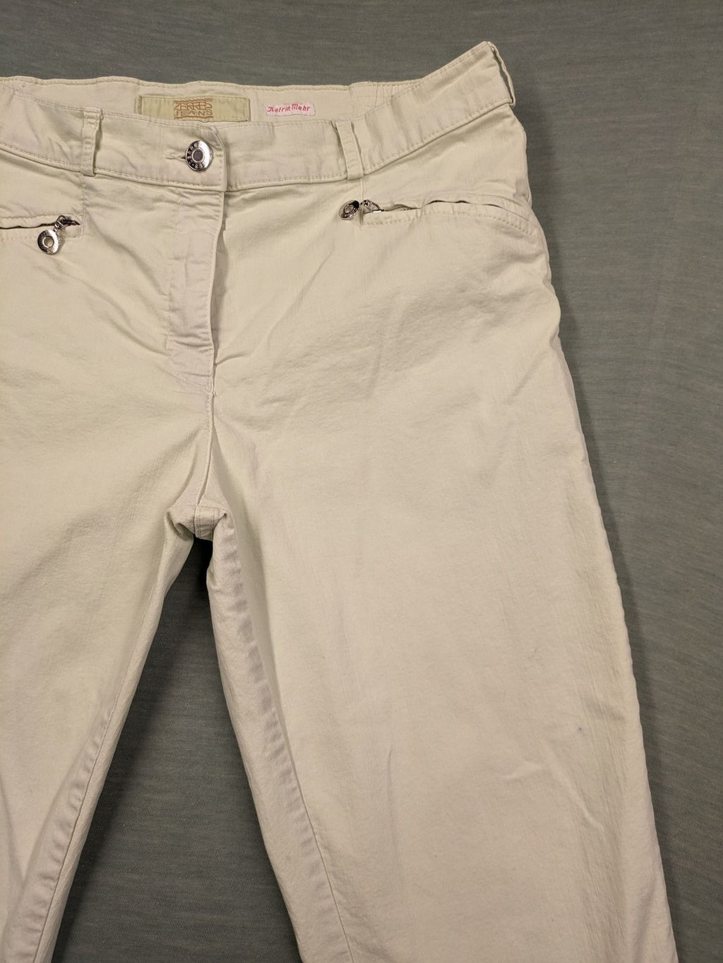 Zerres beige Capri pants soft cotton blend with zip pockets and Comfort-N logo.