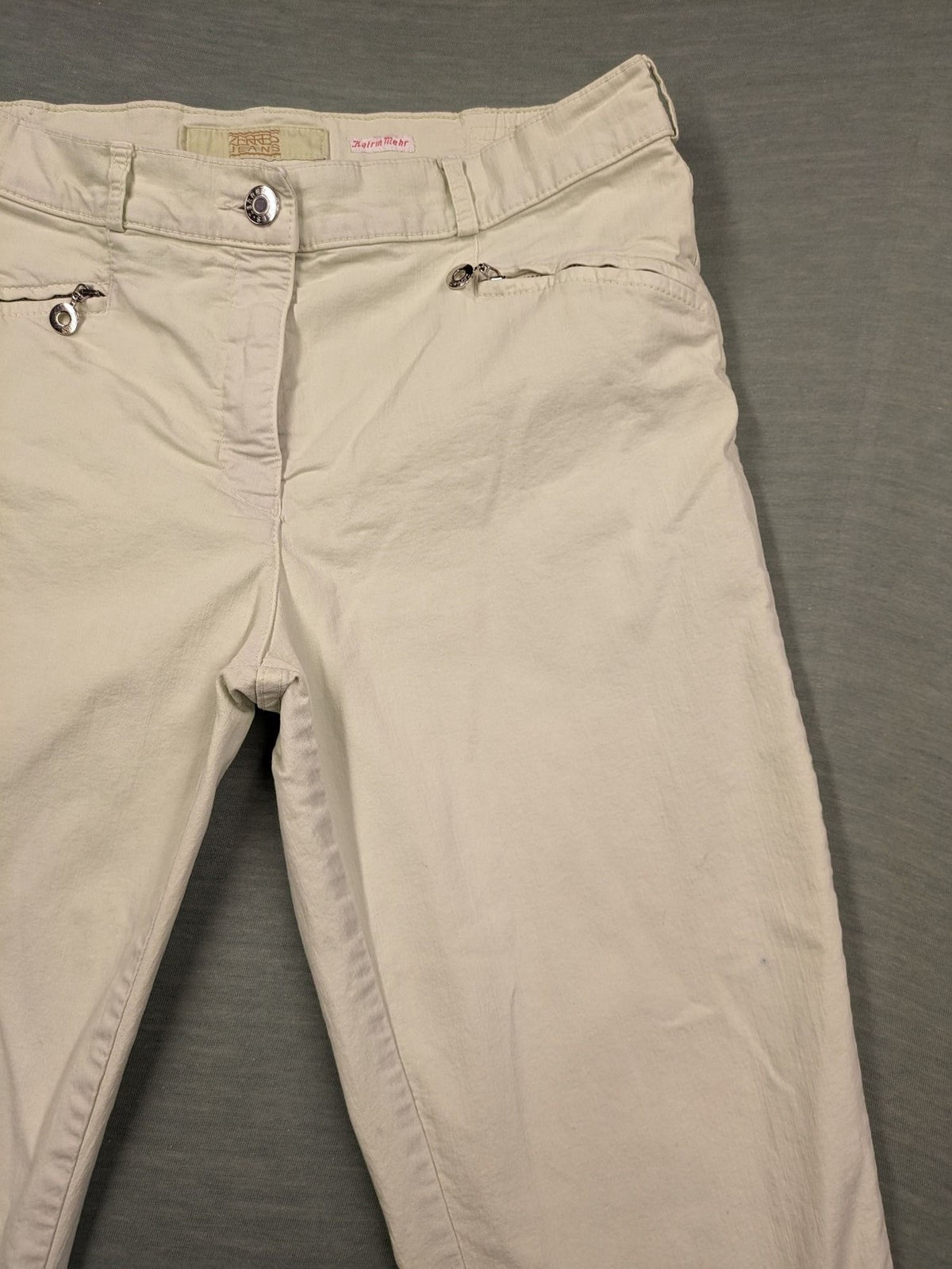 Zerres beige Capri pants soft cotton blend with zip pockets and Comfort-N logo.