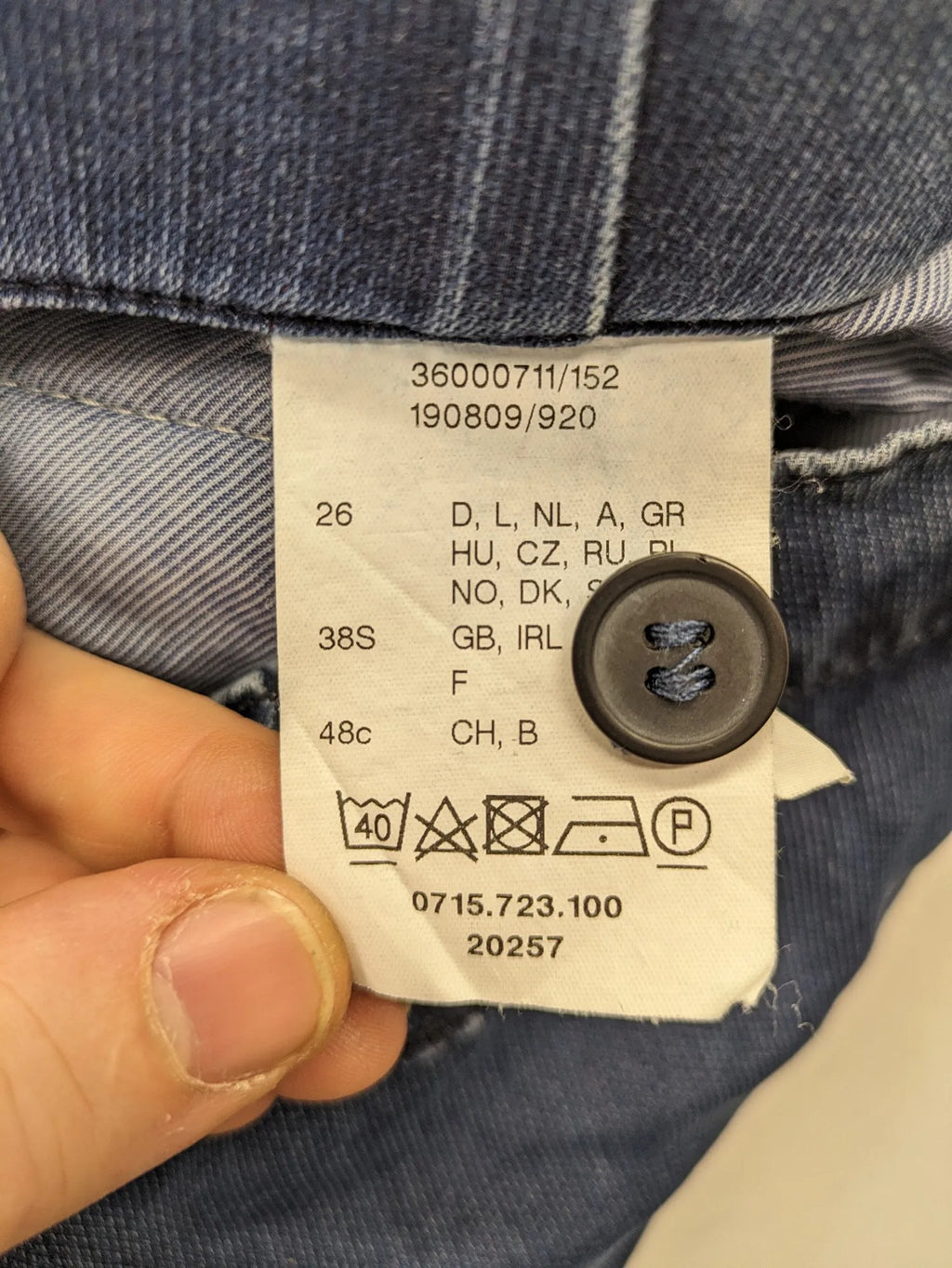Avena blue chino pants, straight leg, cotton blend, featuring zipper and buttoned pockets.