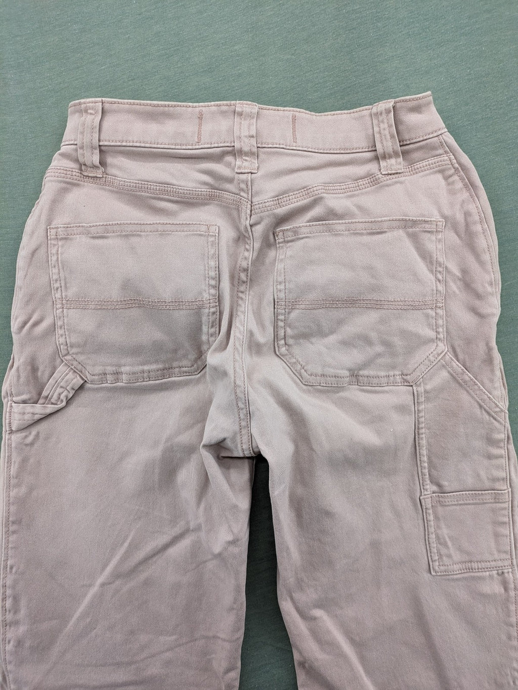 Hollister straight jeans beige high-rise with utility pockets and relaxed fit.