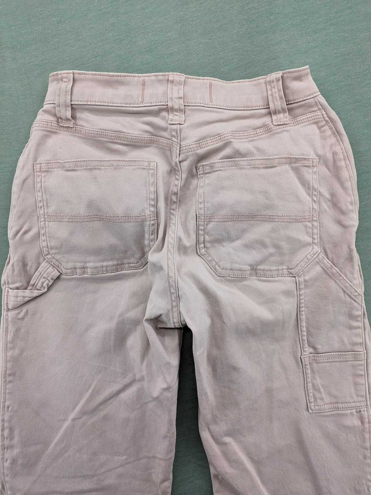 Hollister straight jeans beige high-rise with utility pockets and relaxed fit.