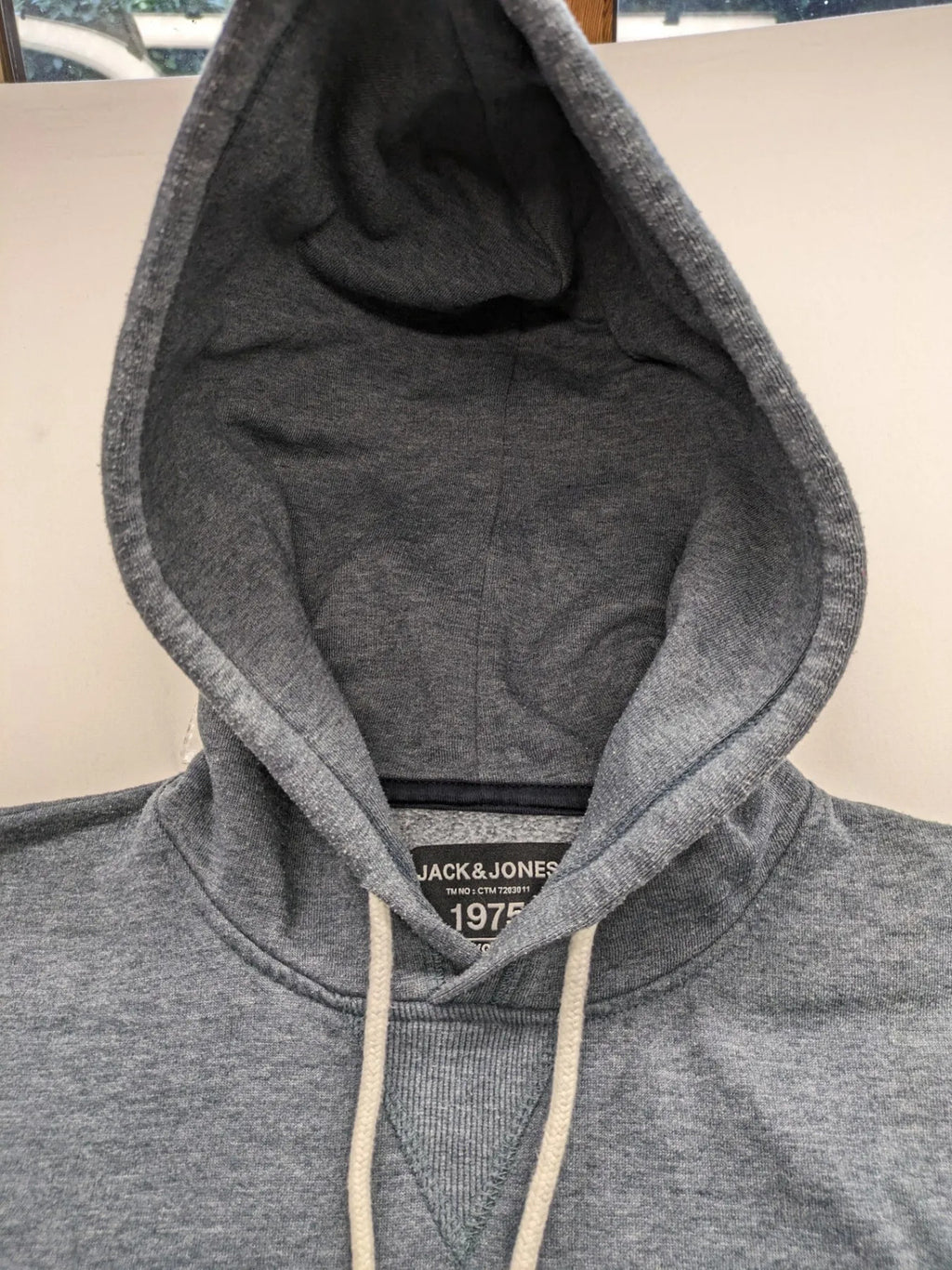 Jack & Jones green-grey hoodie with "Denim Lab" graphic, drawstring hood, kangaroo pocket.
