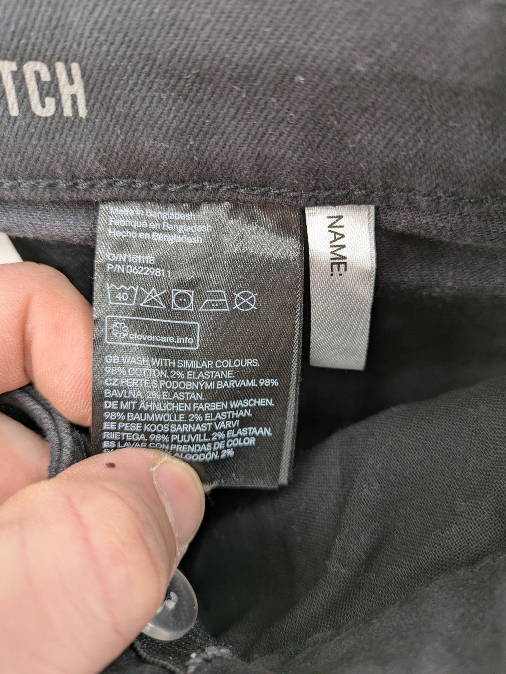 H&M grey skinny fit stretch jeans with modern design and durable denim material.