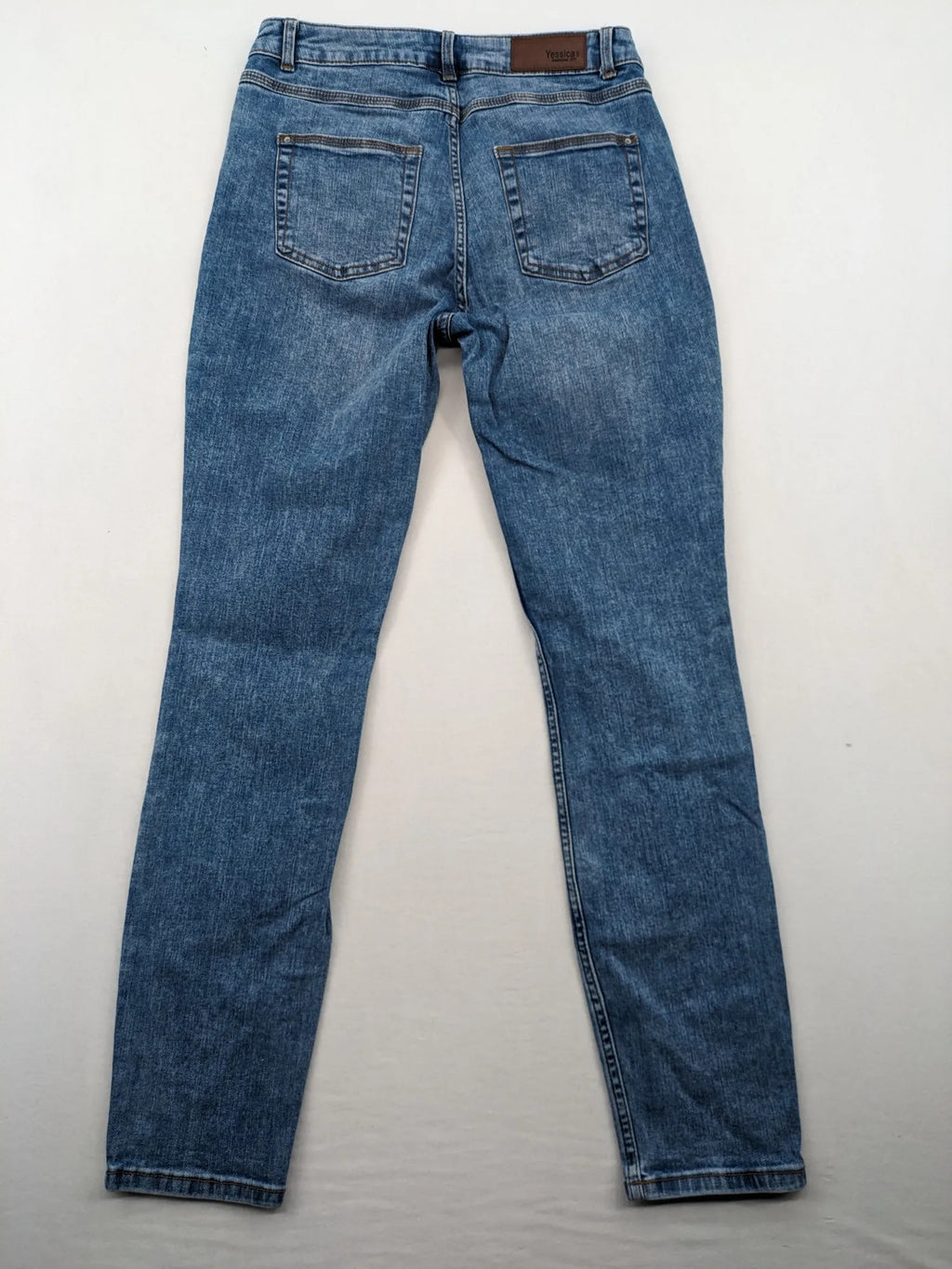 Yessica blue skinny jeans high waist with double button closure and five-pocket style.