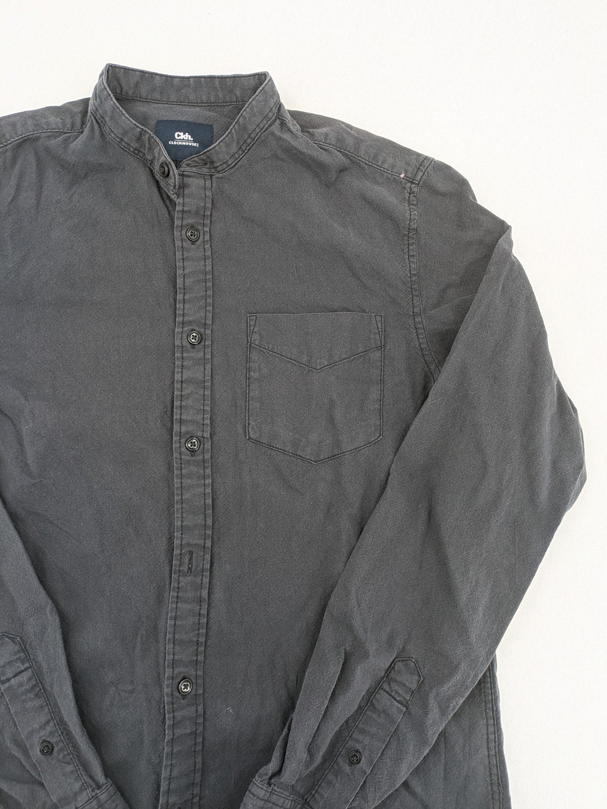 Clockhouse grey long-sleeve shirt with stand-up collar and chest pocket, 100% cotton.