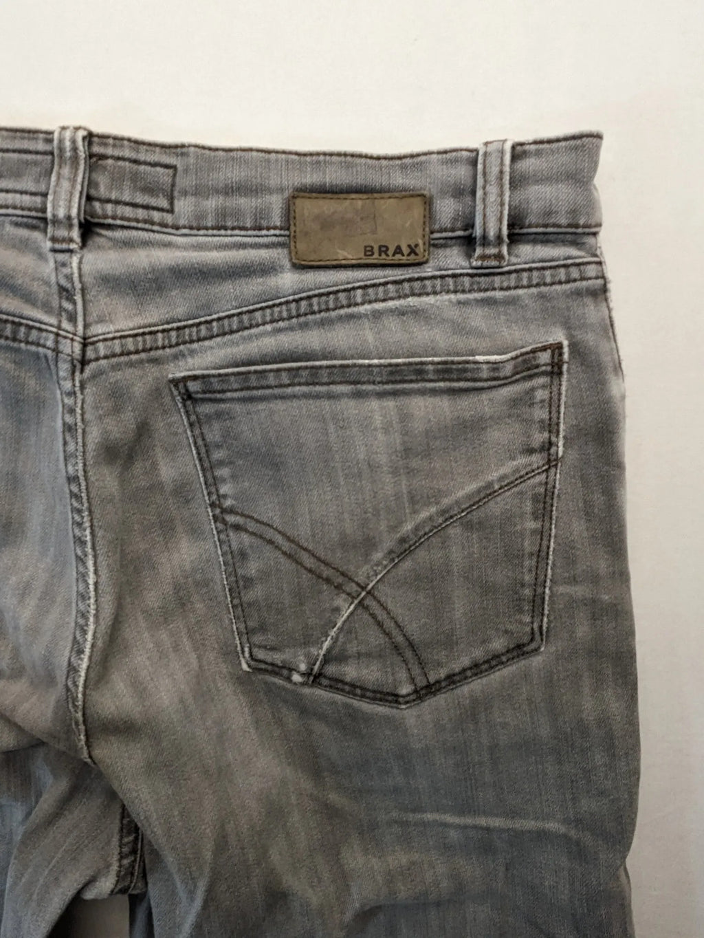 BRAX grey straight jeans with classic 5-pocket style and washed denim finish.
