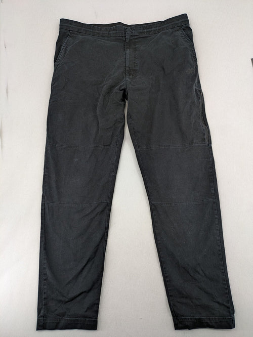 4F black cargo pants with reinforced knees, made from cotton-stretch material.