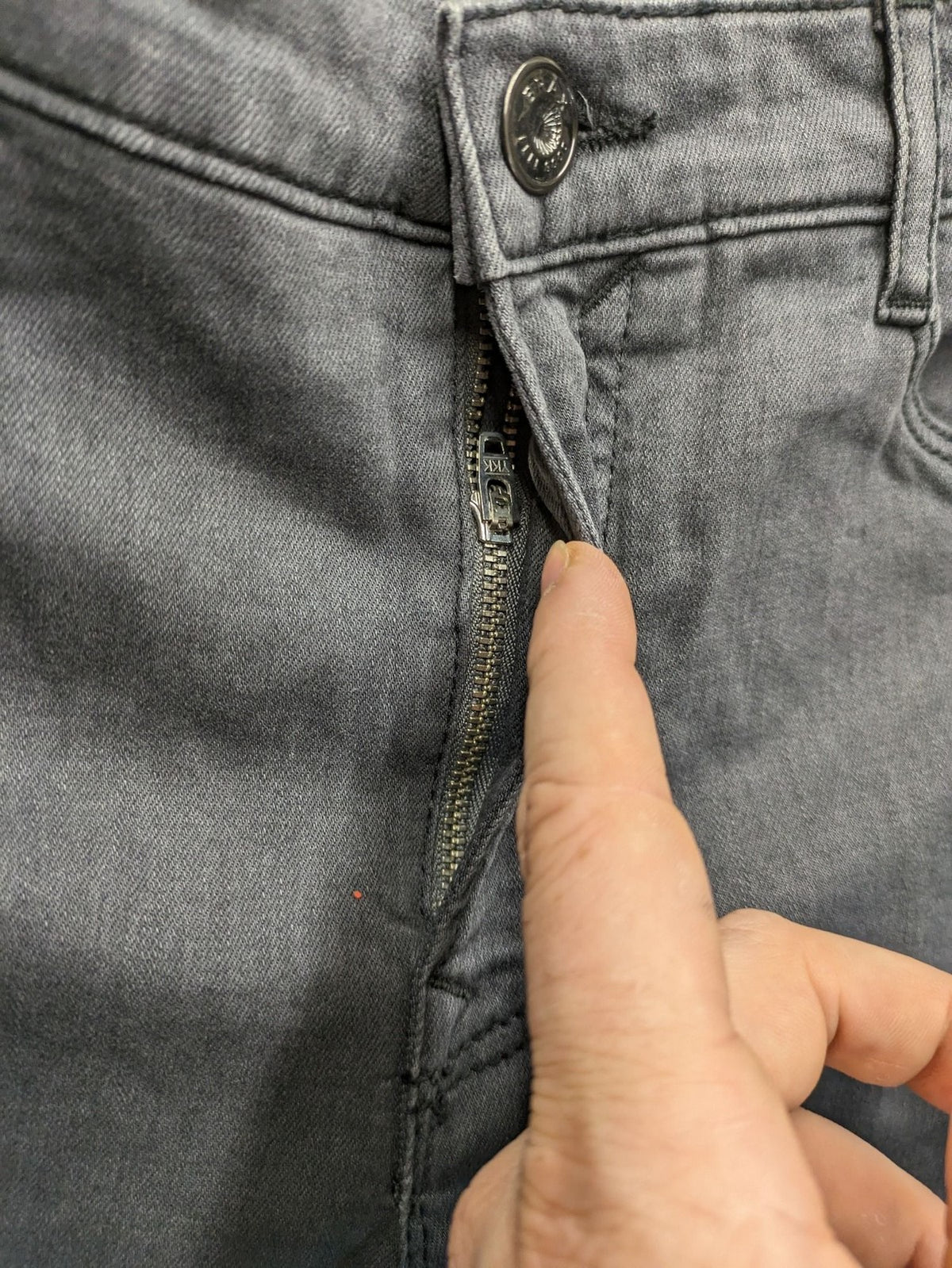 BRAX straight jeans grey with pearl detailing on outer seams, five-pocket style.