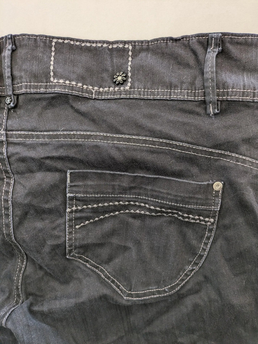 Okay grey straight jeans with contrast stitching and three-button closure, cotton stretch material.