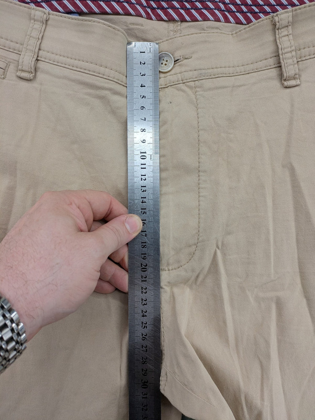 BRAX beige cargo shorts regular cut cotton with multiple pockets and classic design