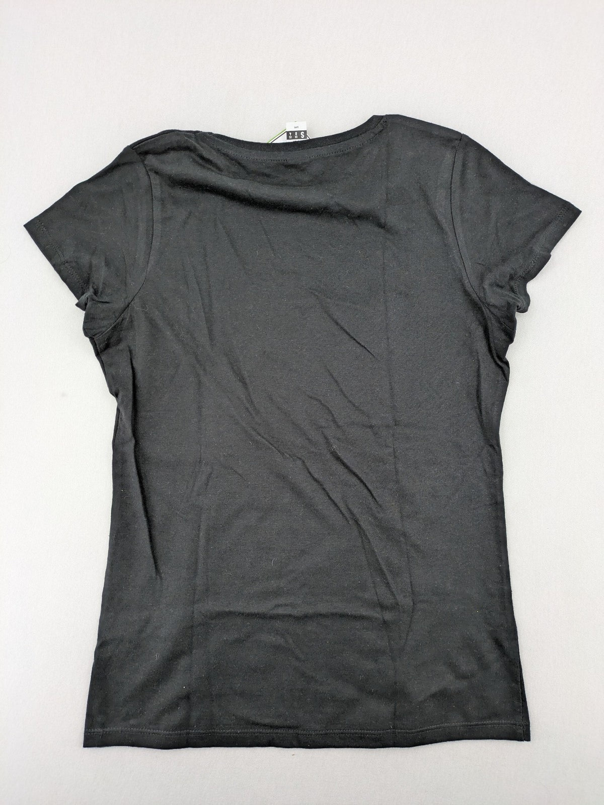 Roly black t-shirt with green Katseye graphic print and logo, 100% cotton.
