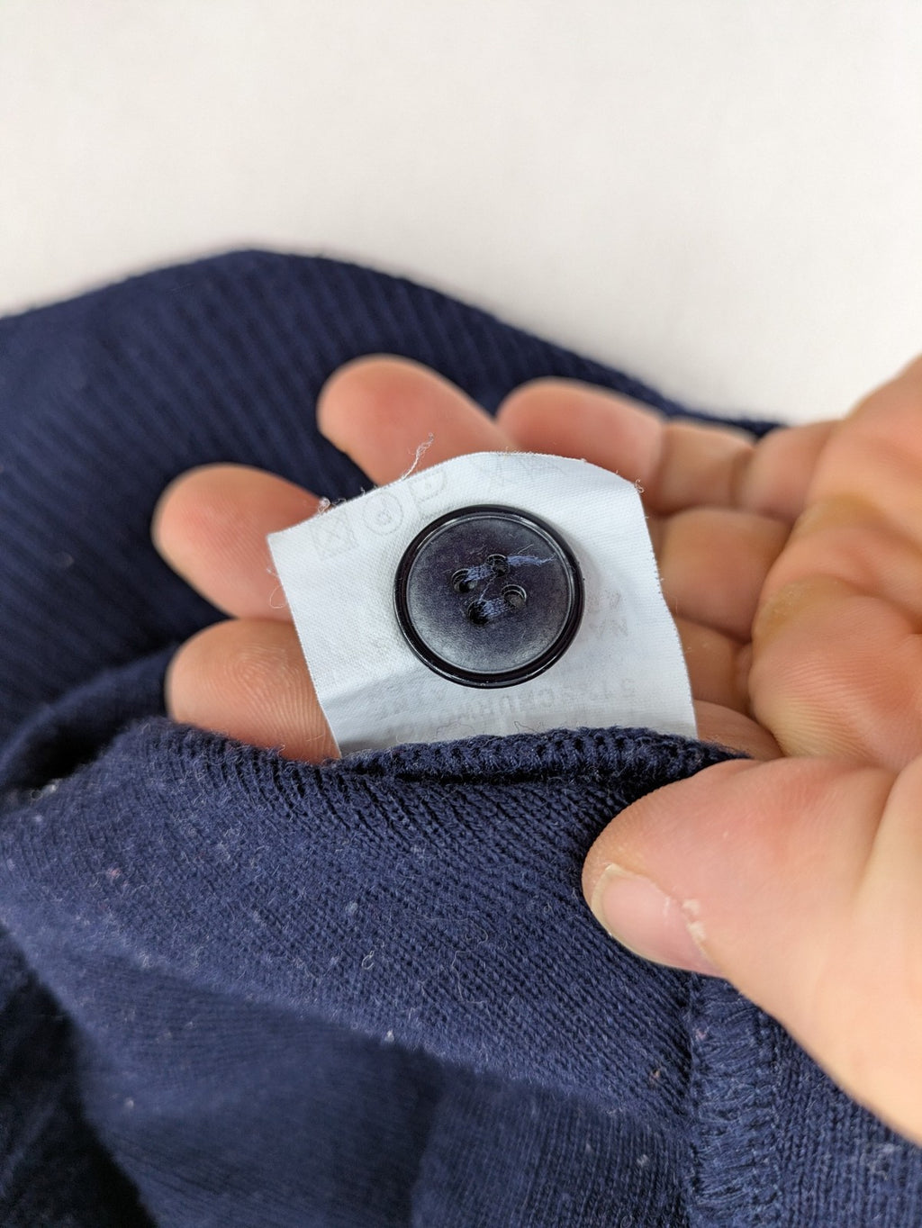 Schurwolle navy knit jumper classic V-neck with button placket, made from wool blend.