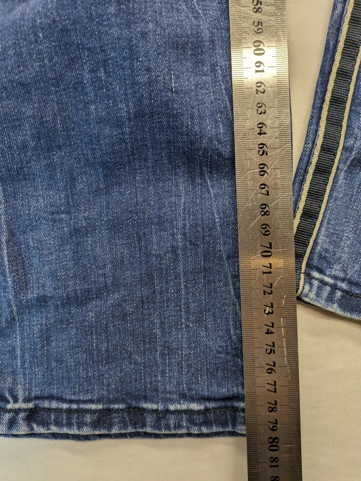 Cecil blue straight jeans with grey side stripe, five-pocket style, stretch denim.