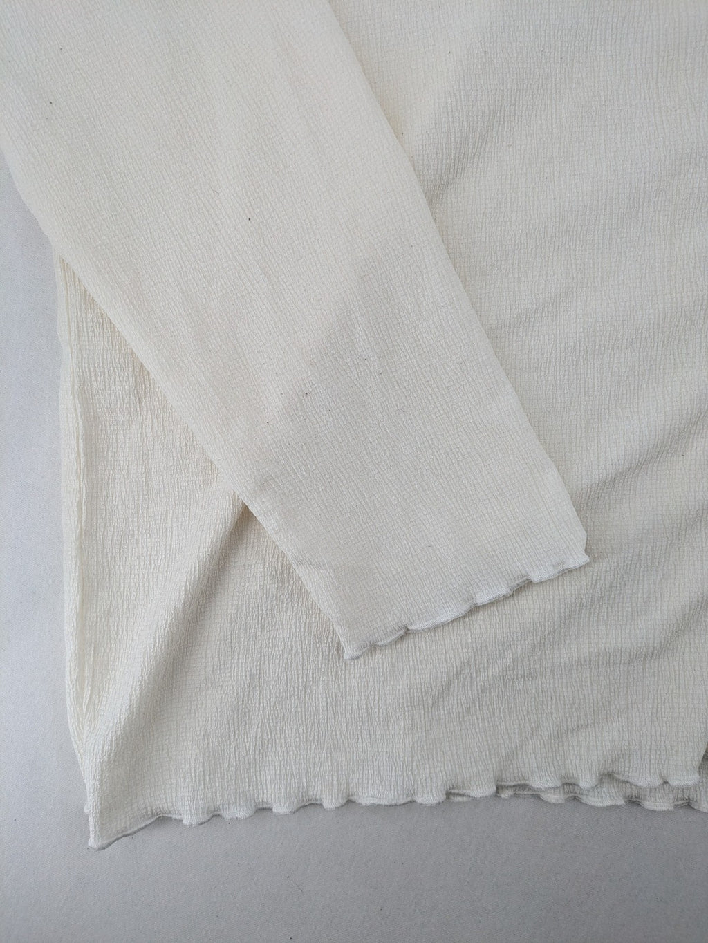 C&A cream blouse XXL textured crinkle fabric with gold button placket and wavy hem.