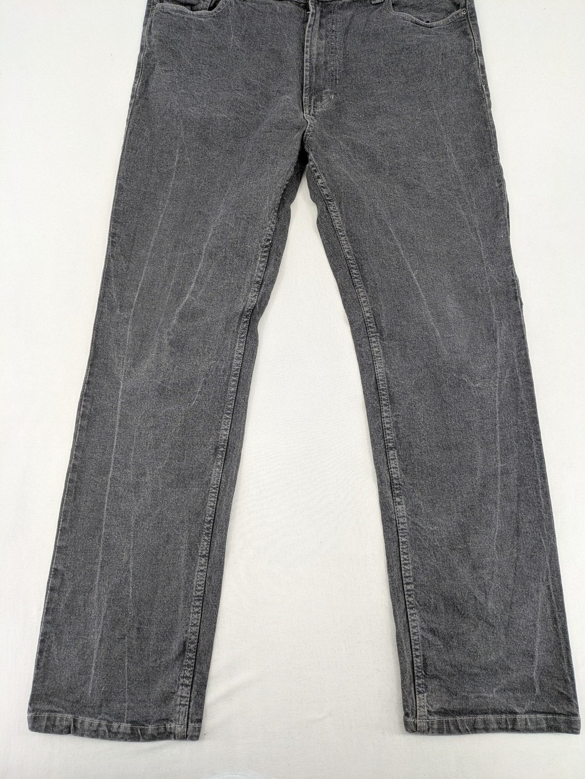 Atlas For Men grey straight jeans 5-pocket design with stretch material for comfort.