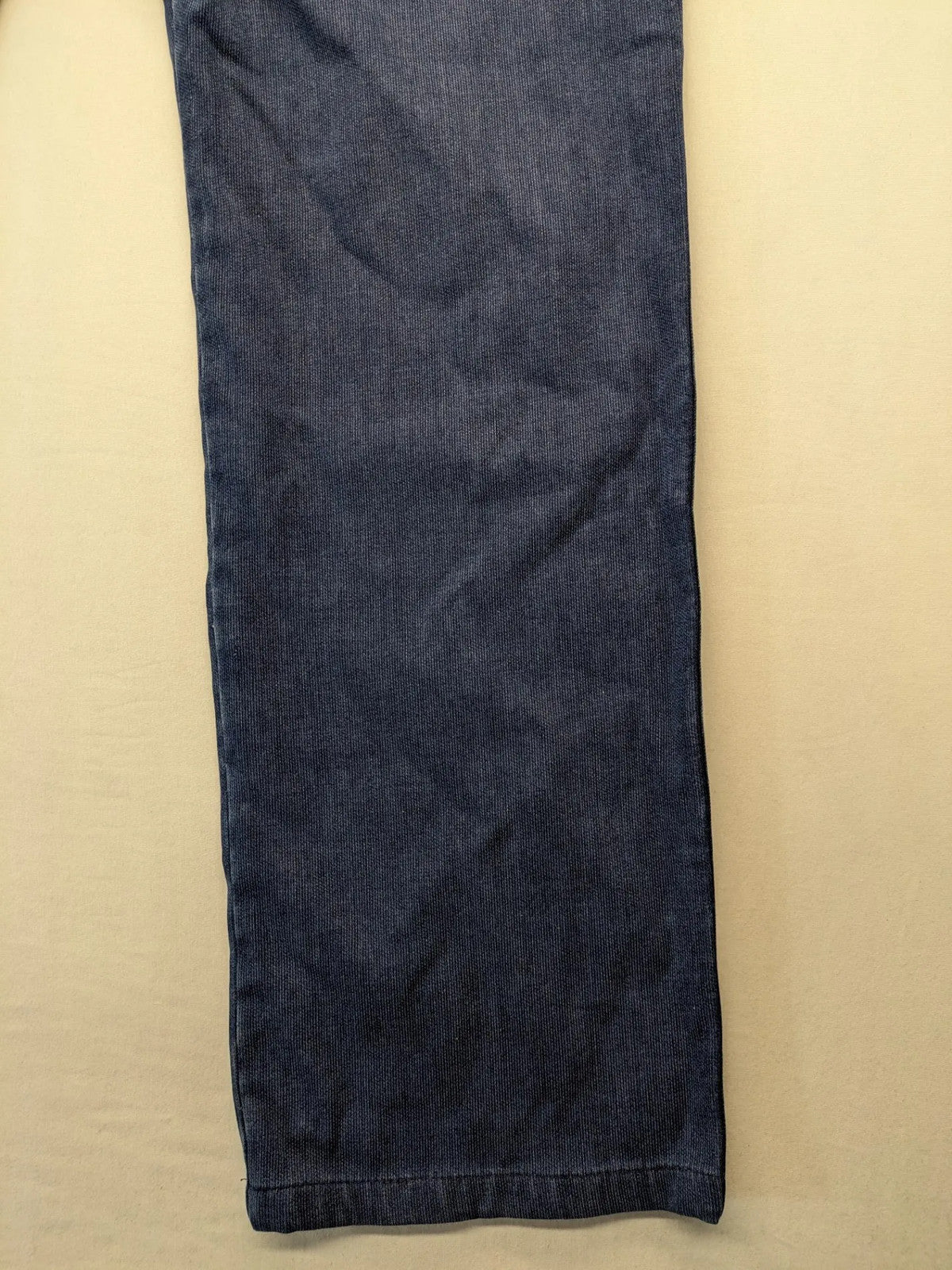 Avena blue chino pants, straight leg, cotton blend, featuring zipper and buttoned pockets.