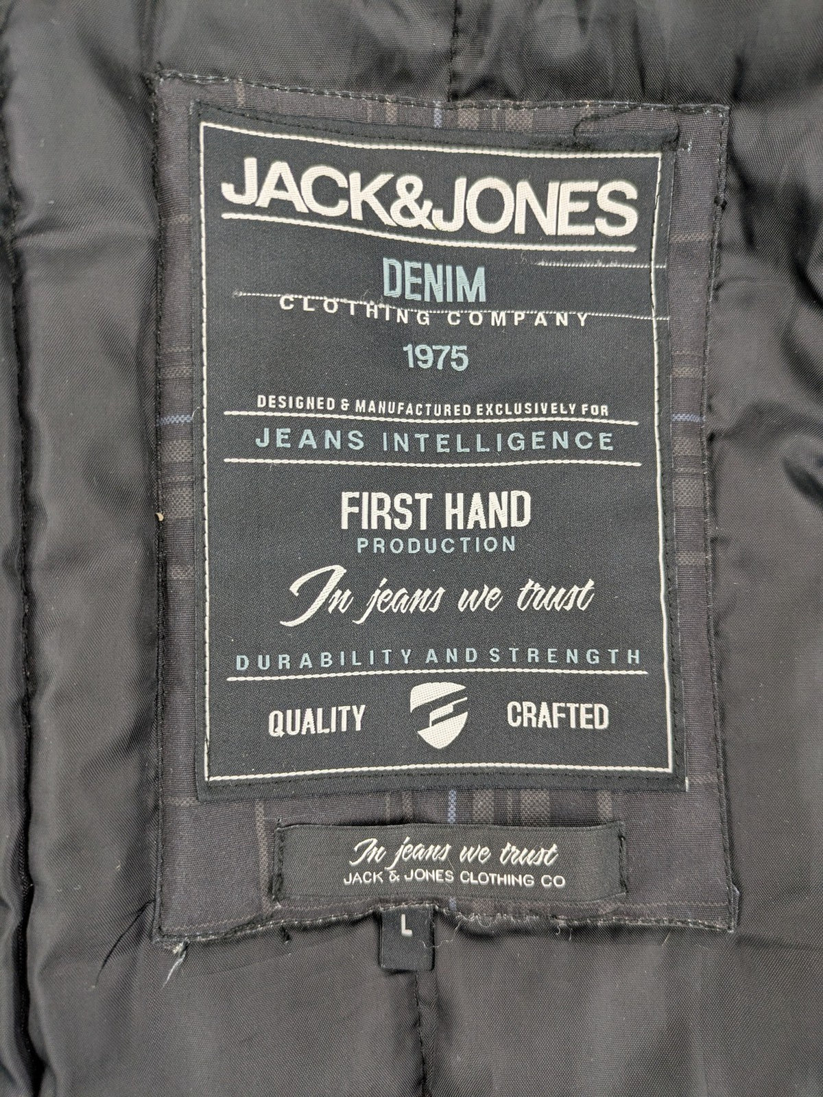 Jack & Jones grey checkered winter jacket with hood, quilted lining, and zip closure.